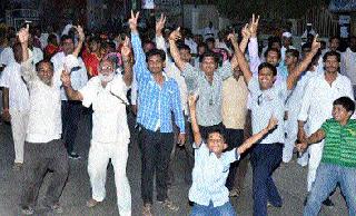 Mundane's incomparable welcome | मुंडेंच्या समावेशाचे उत्स्फूर्त स्वागत