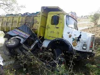 Tipper's Aspen hits; One killed, one serious | टिप्परची अँपेला धडक; एक ठार, एक गंभीर