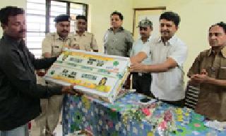 Gas connection to one thousand tribals | एक हजार आदिवासींना गॅस जोडणी