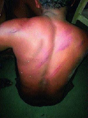 Dandukeshahi on the demand of the liquor makers! | दारूबंदी मागणार्‍यांवर दंडुकेशाही!