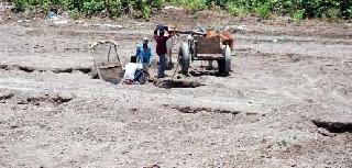 The untimely extraction of sand in the district continues | जिल्ह्यात वाळूचा बेसुमार उपसा सुरूच