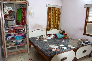 House robbery of five lakh rupees | सव्वा लाख रुपयांची घरफोडी