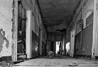 Protecting the business from dangerous buildings | धोकादायक इमारतीतील व्यापार्‍यांना संरक्षण