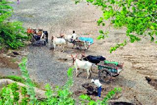 Extra ordinary sand from the river Aram | आरम नदीपात्रातून सर्रास वाळू चोरी