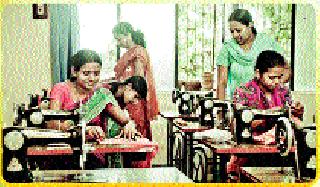 Poor hunger of rich people | गरिबांच्या योजना धनिकांच्या घशात