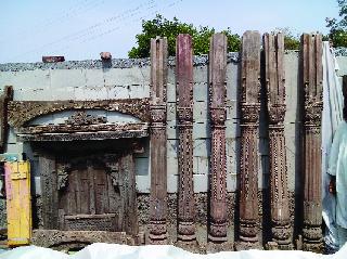 History vanishes in India | इतिहासाचे राजवैभव भंगारात