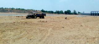 Openly theft on the Kawlawada Ghat | कवलेवाडा घाटावरून खुलेआम रेती चोरी