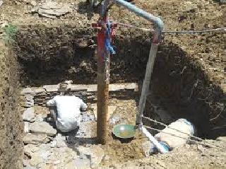 Borewells; But there is no water | बोअरवेल खोदल्या; पण पाणीच नाही