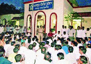 13 people have committed abusive aggression in Shripra | श्रीपूरमध्ये १३ जणांवर अॅट्रासिटी चुकीचा गुन्हा 13 people have committed abusive aggression in Shripra | श्रीपूरमध्ये १३ जणांवर अॅट्रासिटी चुकीचा गुन्हा