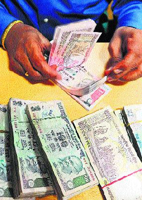 70,300 crores debt stagnant | ७०,३०० कोटी कर्ज बुडीत 70,300 crores debt stagnant | ७०,३०० कोटी कर्ज बुडीत