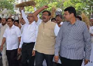 Chavan is the most helpless Chief Minister - Khadse | चव्हाण सर्वात लाचार मुख्यमंत्री - खडसे Chavan is the most helpless Chief Minister - Khadse | चव्हाण सर्वात लाचार मुख्यमंत्री - खडसे