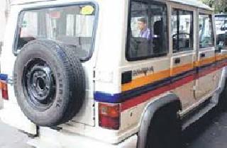 Police car crash | पोलीस गाडीचा फटका