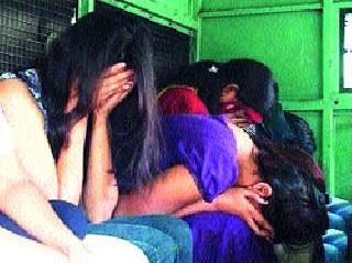 Sex racket in BJP MP's house in Mumbai | मुंबईत भाजप खासदाराच्या घरात सेक्स रॅकेट