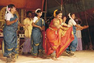 Panhtahattei 'monk' is a spectacle of the Tamasha! | पंचाहत्तरीतही ‘साधू’ गाजवतोय तमाशाचा फड!