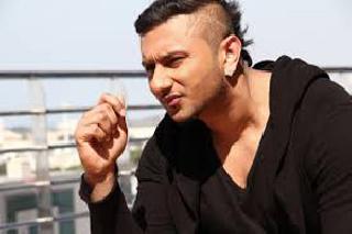 Honey's death rumors | हनीच्या मृत्यूच्या अफवेने खळबळ