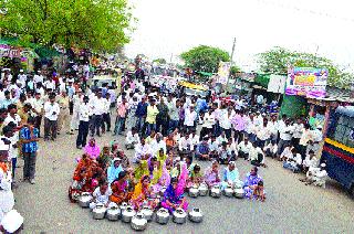 Road to water | पाण्यासाठी रास्तारोको