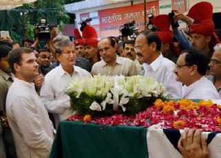 For convenience and convenience of special trains for Latur | अन् कार्यकर्त्यांसाठी केली लातूरसाठी विशेष ट्रेनची सोय