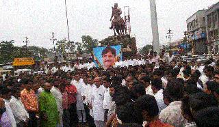 Dismantling leadership | झुंजार नेतृत्व हरपले