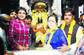 Mundane Kartikya firstly honors Mahapuja | मुंडेंना कार्तिकीला पहिल्यांदा महापूजेचा मान Mundane Kartikya firstly honors Mahapuja | मुंडेंना कार्तिकीला पहिल्यांदा महापूजेचा मान