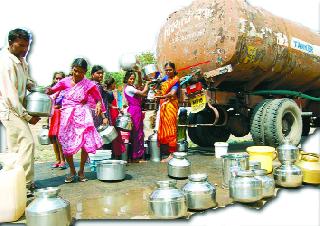 Thousands of villages in the tanker | हजार गावे टँकरवर