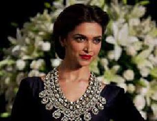Deepika gets 8 crores for 'Mastani' | ‘मस्तानी’साठी दीपिकाला ८ कोटी! Deepika gets 8 crores for 'Mastani' | ‘मस्तानी’साठी दीपिकाला ८ कोटी!