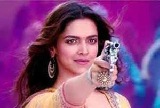 Deepika made angry with Bollywood giants | दीपिकाने बॉलीवूड दिग्गजांना केले नाराज