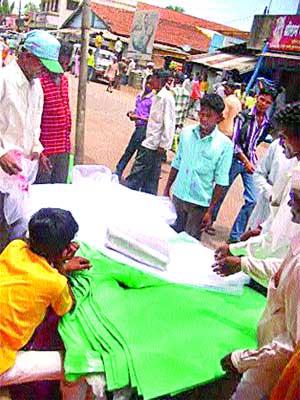 Preparation Monsoon: The purchase of various items | तयारी पावसाळ्याची : विविध वस्तूंची खरेदी