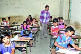 The inventions of artwork created by sparrows | चिमुकल्यांनी घडविला कलागुणांचा आविष्का