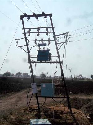 Invite to tilted flamingo accident | झुकलेले रोहित्र अपघातास निमंत्रण