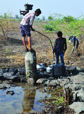 Nirjali in 54 villages with Shevgaon-Pathardi | शेवगाव-पाथर्डींसह ५४ गावांमध्ये निर्जळी
