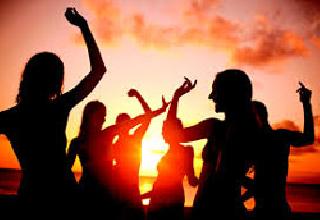 Khalapur police's Mujra party, 26 people including 12 girls | खालापूरमध्ये पोलिसांची मुजरा पार्टी, १२ मुलींसह २६ जण ताब्यात Khalapur police's Mujra party, 26 people including 12 girls | खालापूरमध्ये पोलिसांची मुजरा पार्टी, १२ मुलींसह २६ जण ताब्यात