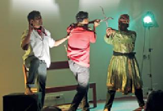 Dramatic | बाजारीकरणाचा पगडा व्यक्त करणारे नाट्य