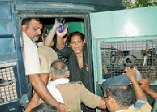 The gardener stole black | माळींना फासले काळे