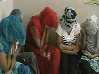 Short-term contract for the retirement of the superintendent of police! | पोलीस अधीक्षकाच्या निवृत्तीला छमछमचा ठेका!