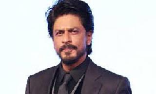 Abiram interrupts in Shah Rukh's shoot | शाहरुखच्या शूटिंगमध्ये अबरामचा व्यत्यय Abiram interrupts in Shah Rukh's shoot | शाहरुखच्या शूटिंगमध्ये अबरामचा व्यत्यय
