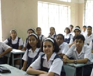 Students get education material late in the day | विद्यार्थ्यांना शैक्षणिक साहित्य उशिराच