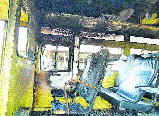 Rebirth, tension in the district | जिल्ह्यात पुन्हा तोडफोड, तणाव