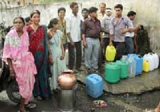 Scarcity due to the system collapsing | यंत्रणा कोलमडल्याने टंचाई