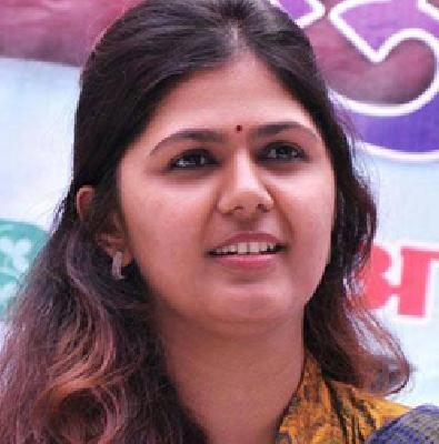Pankaja Munde Lok Sabha and Yashishree Munde to contest the Vidhan Sabha? | पंकजा मुंडे लोकसभा तर यशश्री मुंडे विधानसभा लढवणार ?
