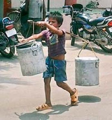 Child labor is being implemented openly | खुलेआम राबविले जाताहेत बालमजूर