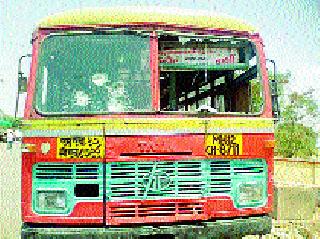 Forty million rupees | दगडफेक चाळीस लाखांची