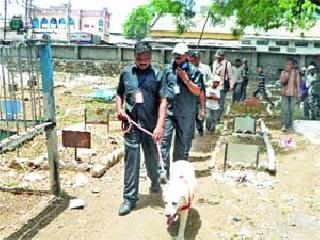 Examination of graveyard for Shab-e-Baraa | शब-ए-बारातनिमित्त कब्रस्तानची तपासणी Examination of graveyard for Shab-e-Baraa | शब-ए-बारातनिमित्त कब्रस्तानची तपासणी