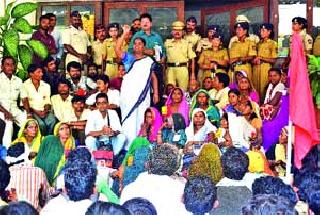 Written assurances asked by the negotiators | मोर्चेकऱ्यांनी मागितले लेखी आश्वासन Written assurances asked by the negotiators | मोर्चेकऱ्यांनी मागितले लेखी आश्वासन