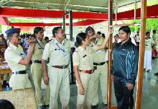 Savitriakanya run for country service ... | देशसेवेसाठी धावल्या सावित्रीकन्या...