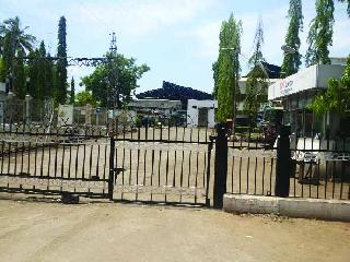 The life of workers | कामगारांचा जीव टांगणीला