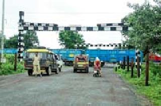 Waiting for the Flying Bridge | रेल्वे उडाण पुलाची प्रतीक्षा