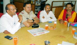 In the syllabus, there should be social media | अभ्यासक्रमातच सोशल मीडिया असावे