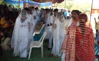 49 couples married at the group marriage ceremony | सामूहिक विवाह सोहळ्यात ४९ जोडपी विवाहबद्ध 49 couples married at the group marriage ceremony | सामूहिक विवाह सोहळ्यात ४९ जोडपी विवाहबद्ध