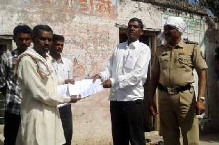 Gagar panchayat removed the office on the eve | ेग्रा.पं.कार्यालयावर काढला घागर मोर्चा