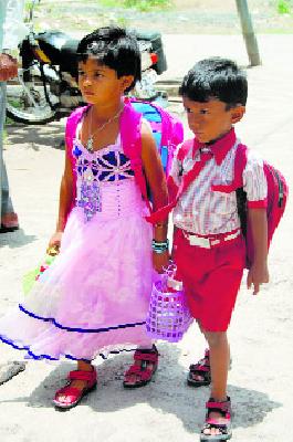 The first day of laughter, crying ..! | हसण्या, रडण्याचा पहिला दिवस..!